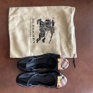 NWOT Burberry Flats size 37